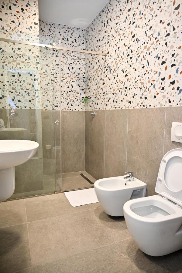 Hotel Vino Durrës Kültér fotó