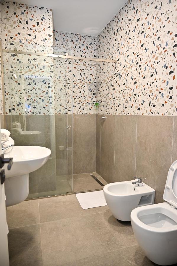 Hotel Vino Durrës Kültér fotó